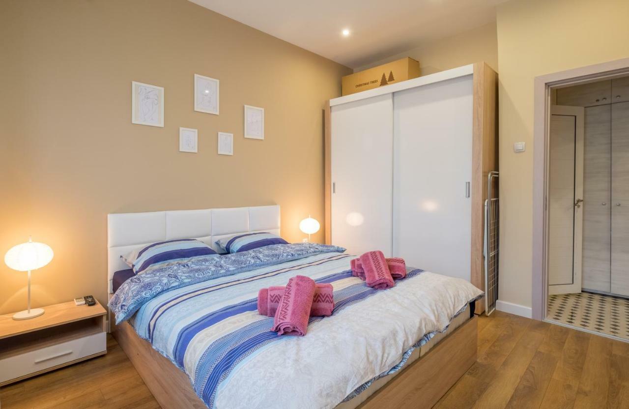 Modern 2 Bedroom Apartment Next To Vitosha Str. Sofie Exteriér fotografie
