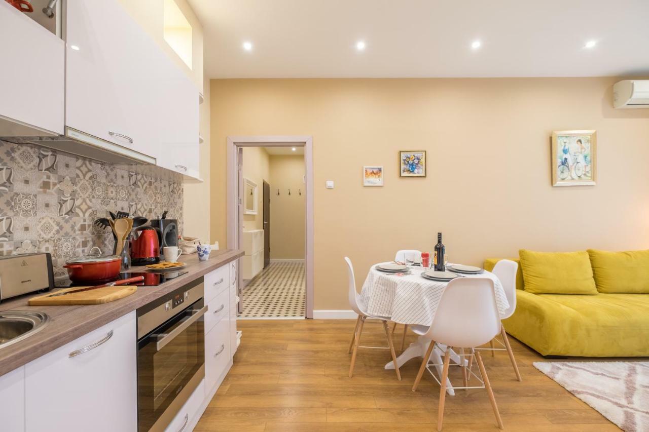 Modern 2 Bedroom Apartment Next To Vitosha Str. Sofie Exteriér fotografie