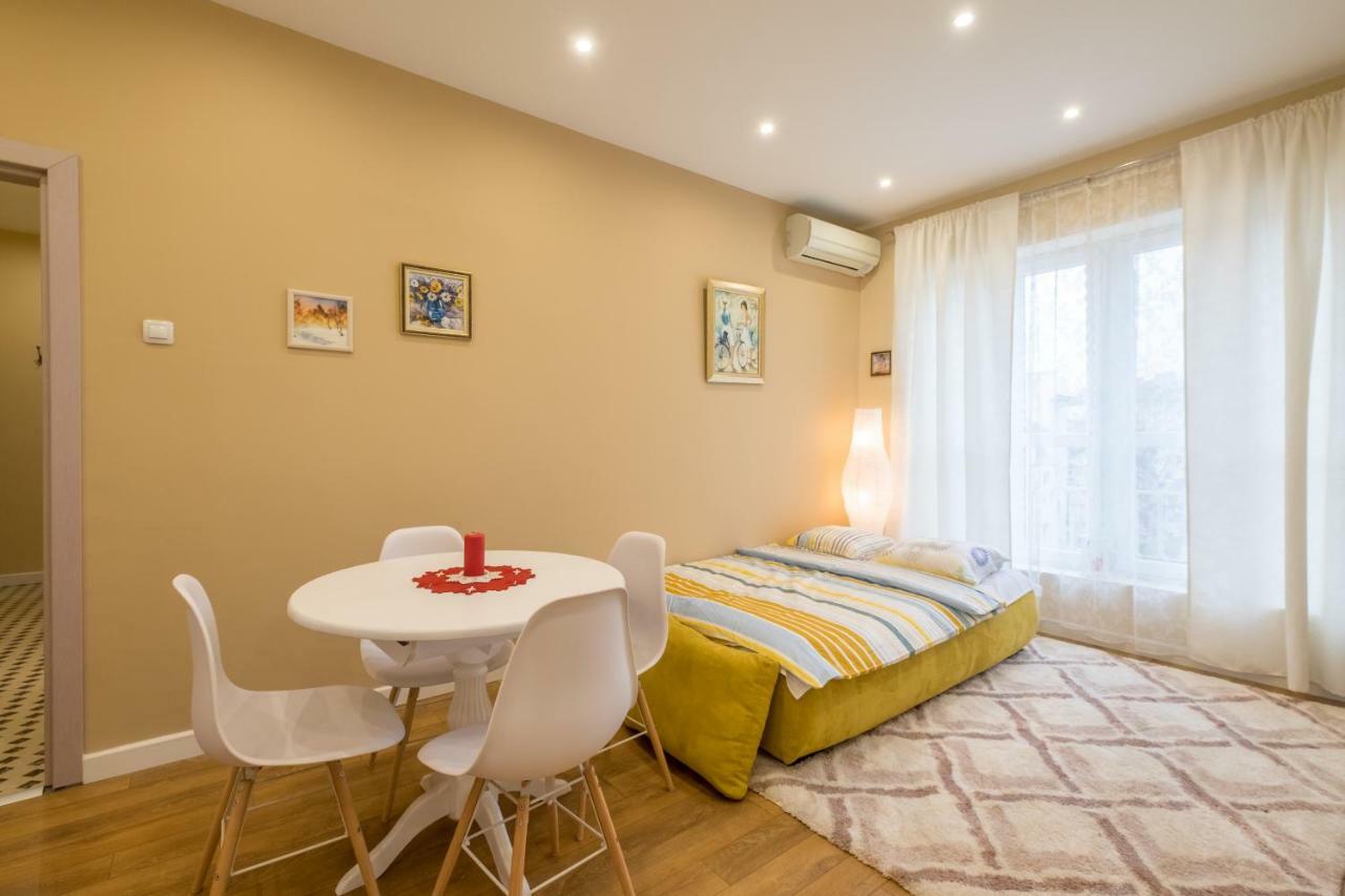 Modern 2 Bedroom Apartment Next To Vitosha Str. Sofie Exteriér fotografie