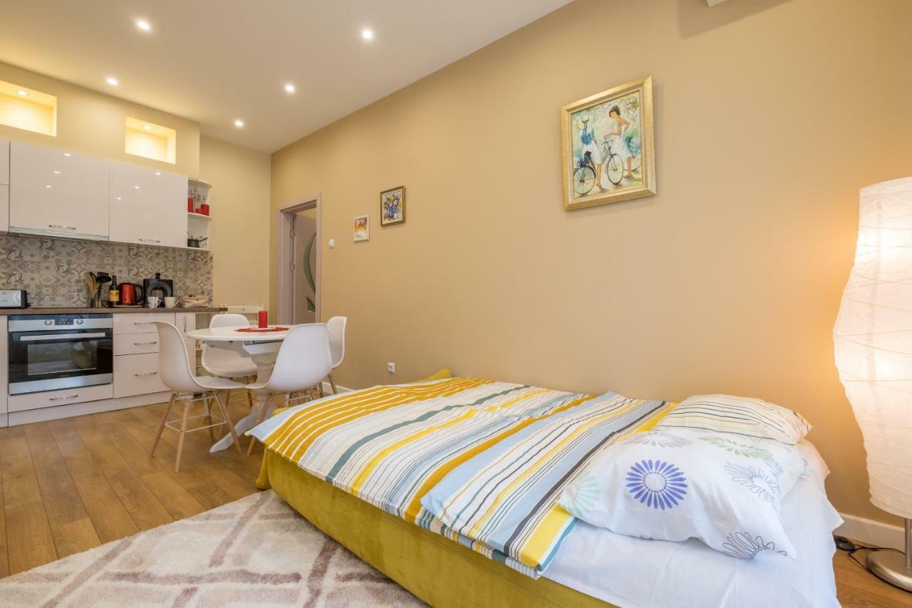 Modern 2 Bedroom Apartment Next To Vitosha Str. Sofie Exteriér fotografie