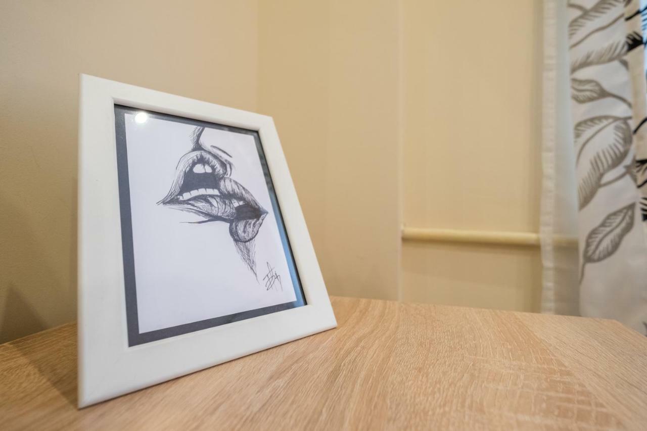 Modern 2 Bedroom Apartment Next To Vitosha Str. Sofie Exteriér fotografie
