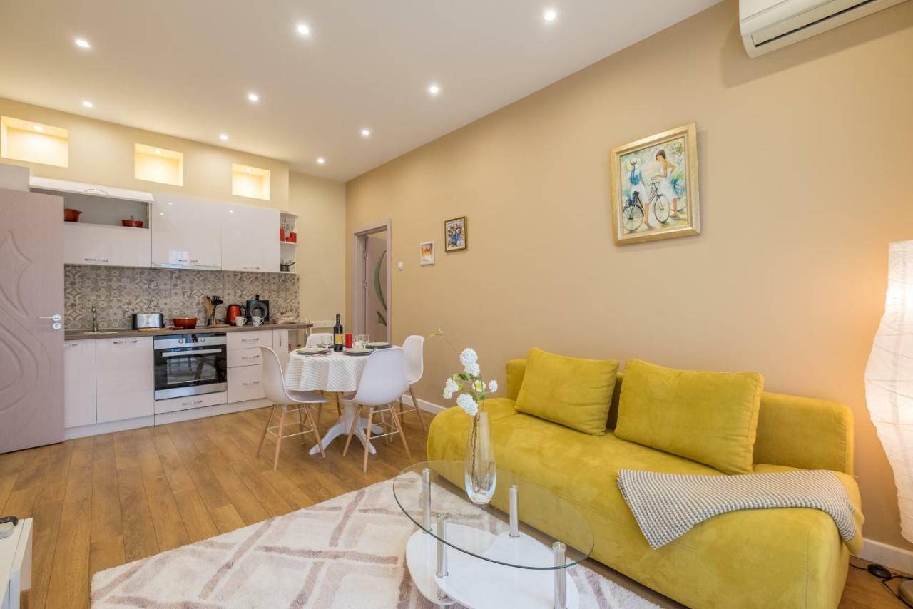 Modern 2 Bedroom Apartment Next To Vitosha Str. Sofie Exteriér fotografie